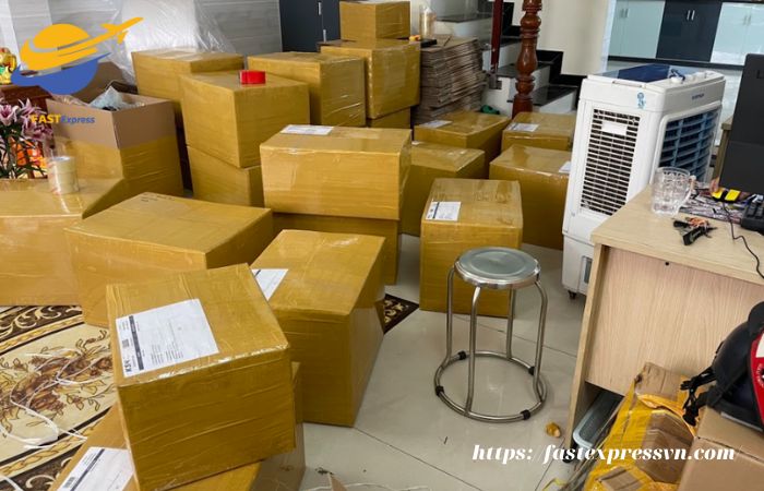 dich-vu-gui-hang-xach-tay-di-my