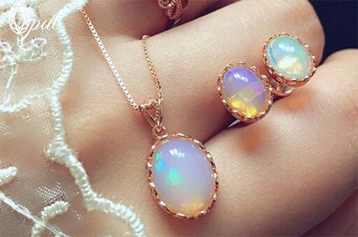 di-uc-nen-mua-gi-da-trang-suc