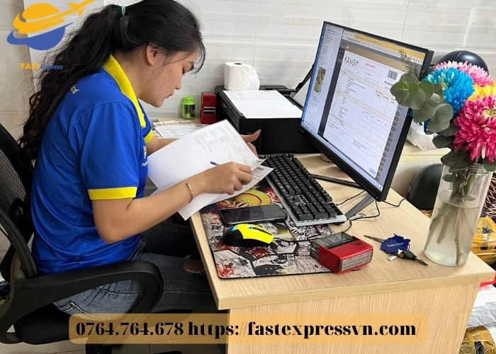 gui-hang-di-nhat-qua-buu-dien