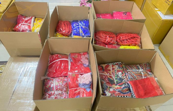 van-chuyen-quan-ao-di-canada-tai-fast-express